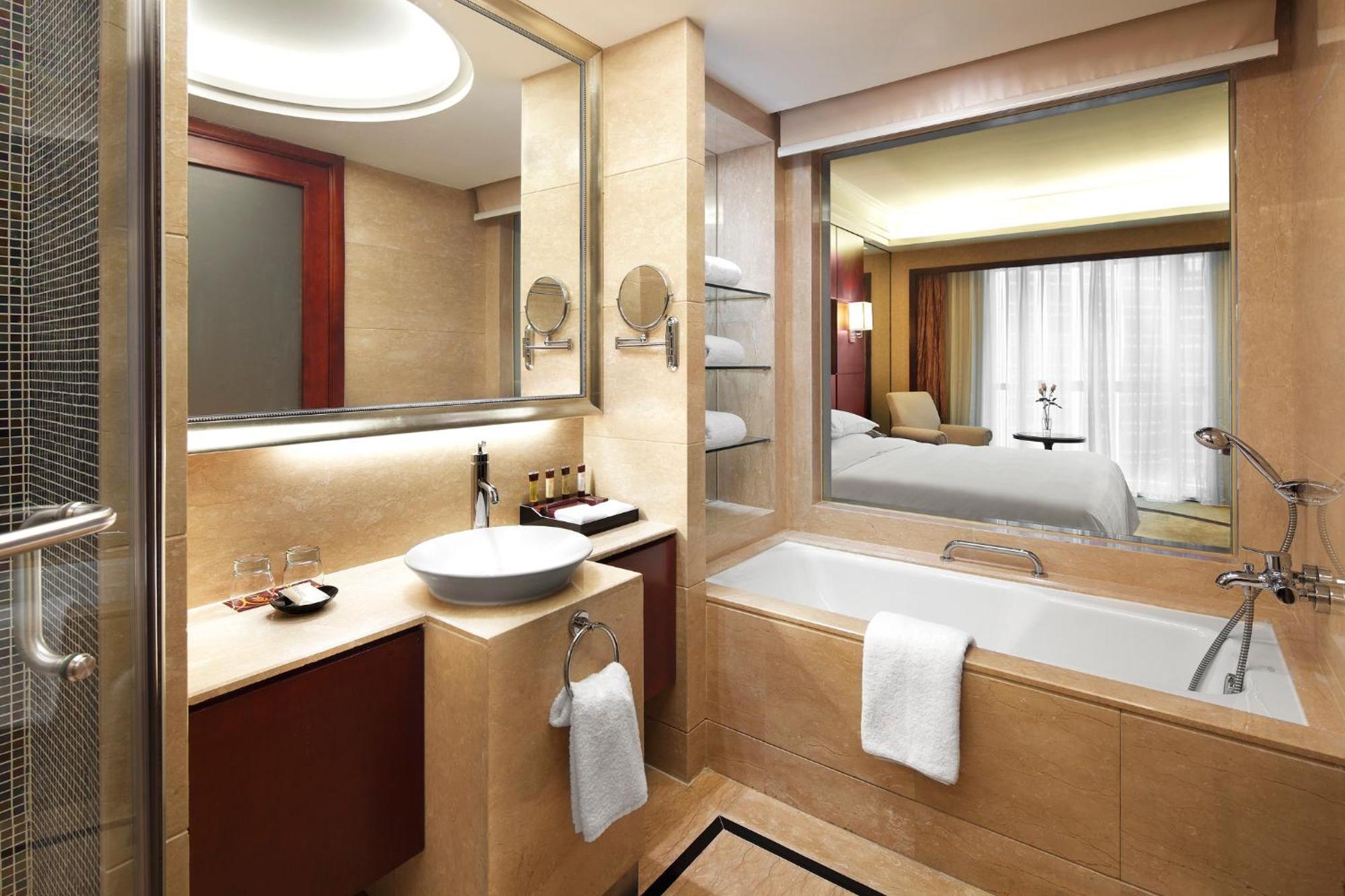 Sheraton Futian Hotel 5*