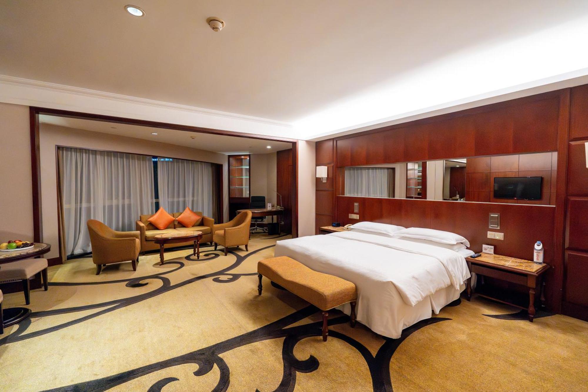 Sheraton Futian Hotel 5*